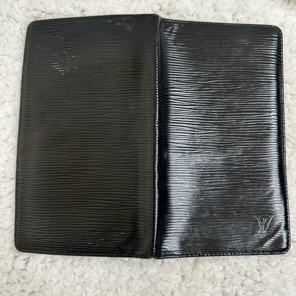 Authentic Louis Vuitton long Epi bifold wallet - Picture 8 of 16